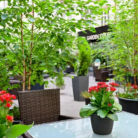 Garden Court Отель 4*