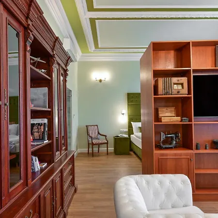 Garden Court Отель 4*