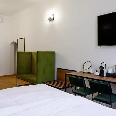 Garden Court Отель