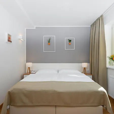 Garden Court Отель 4*