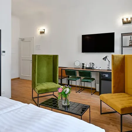 Отель Garden Court 4*