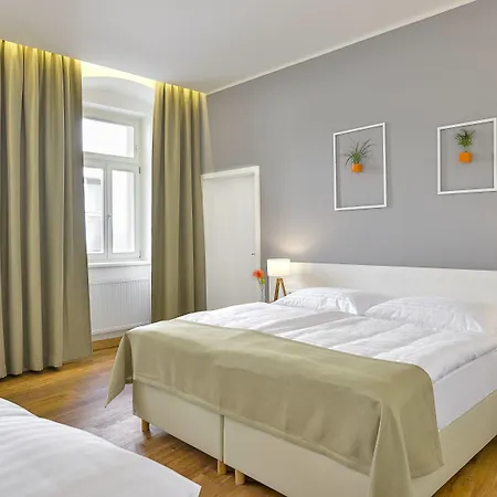 Garden Court Отель 4*
