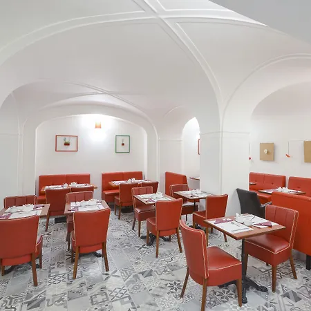 Отель Garden Court