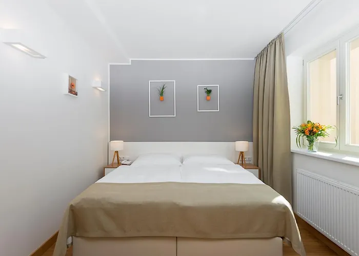 Garden Court Hotell 4*