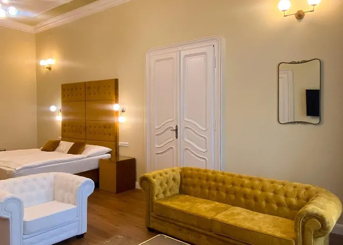 Garden Court 4*