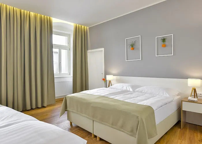Garden Court Hotell 4*