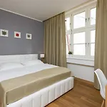 Garden Court 4*