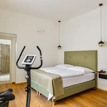 Garden Court 4* Prague