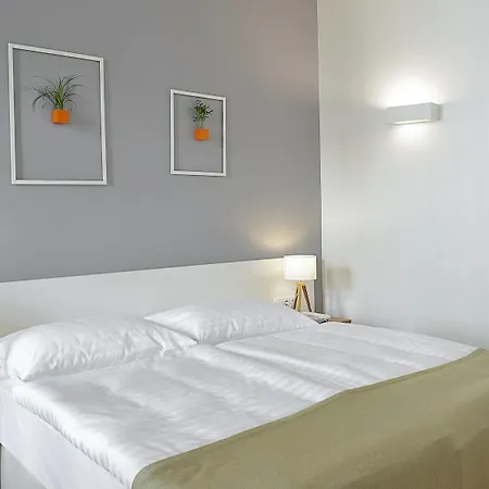 Garden Court 4* Prague