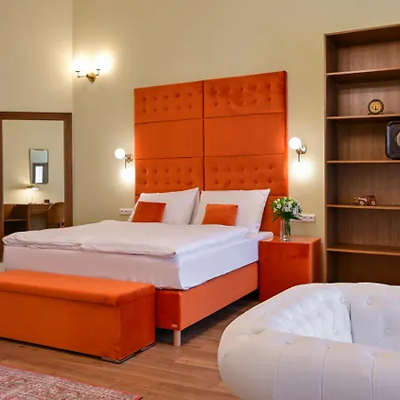 Garden Court Hotel