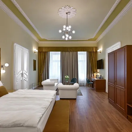 Garden Court Hotel 4*