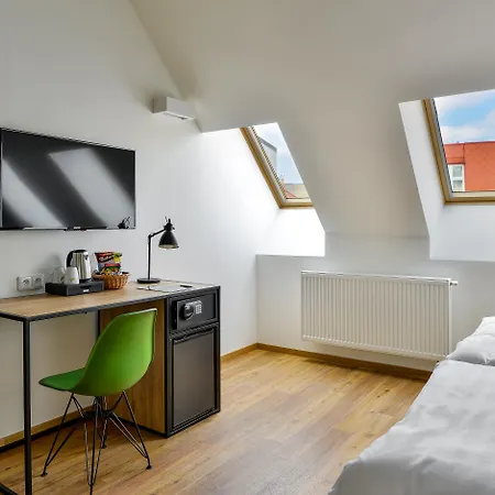 Garden Court Hotel 4*