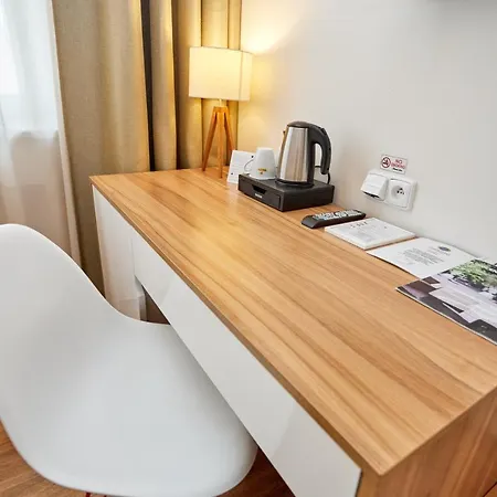 Garden Court Hotel 4*