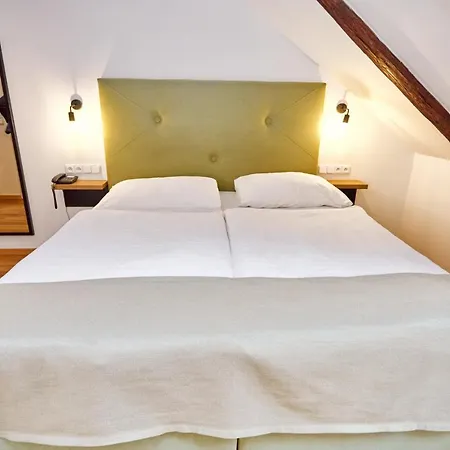 Hotel Garden Court 4*