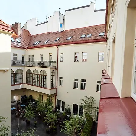 Garden Court 4* Prague
