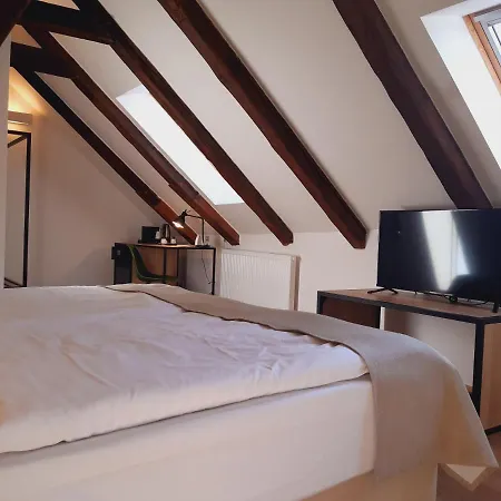 Hotel Garden Court 4*