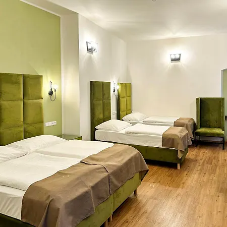 Garden Court Hotel 4*
