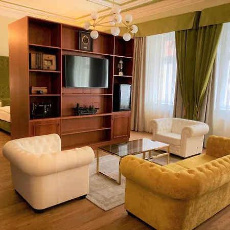Hotel Garden Court 4*