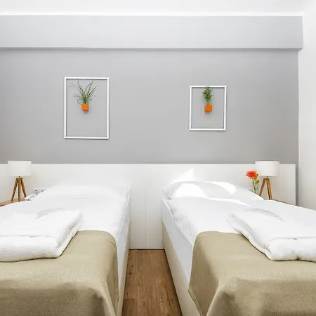 Garden Court Hotel 4*