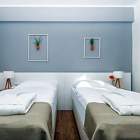 Garden Court 4*