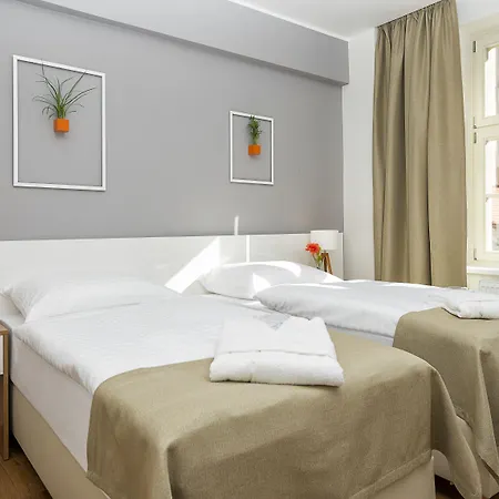 Garden Court Hotel 4*