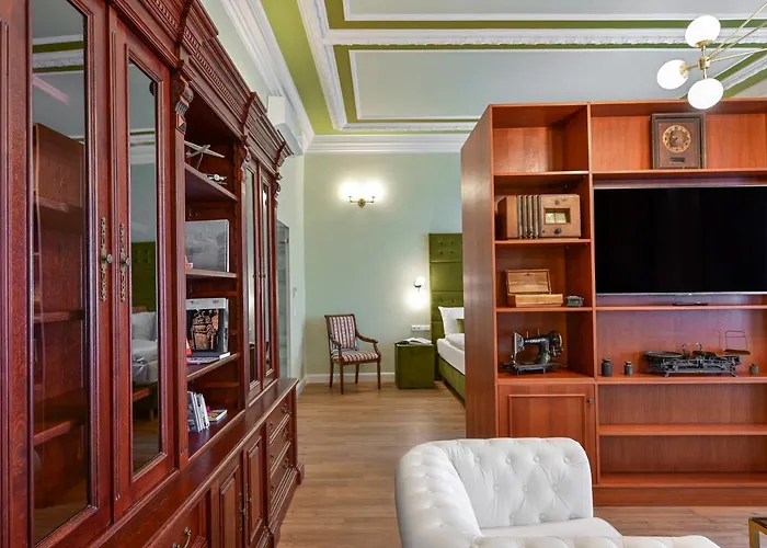 Garden Court Ξενοδοχείο 4*