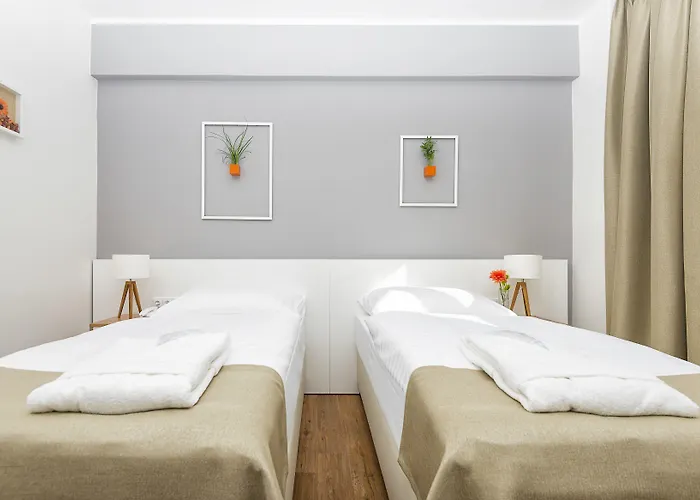 Garden Court Ξενοδοχείο 4*